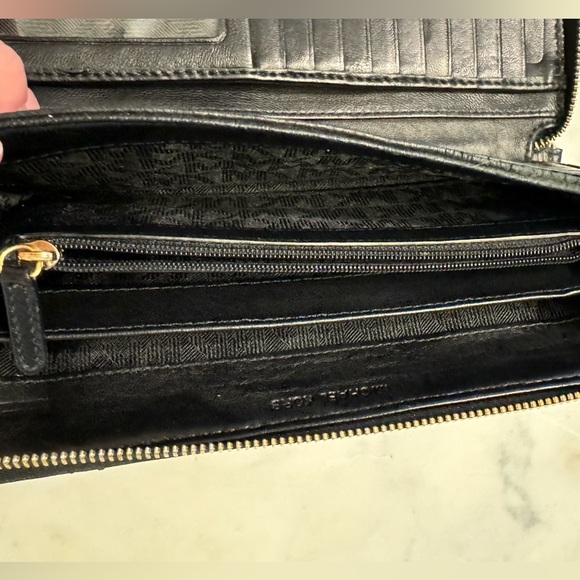 Michael Kors Quilted Black Leather Zip-around Long Wallet Wristlet - Picture 5 of 12